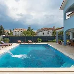 Villa Deep